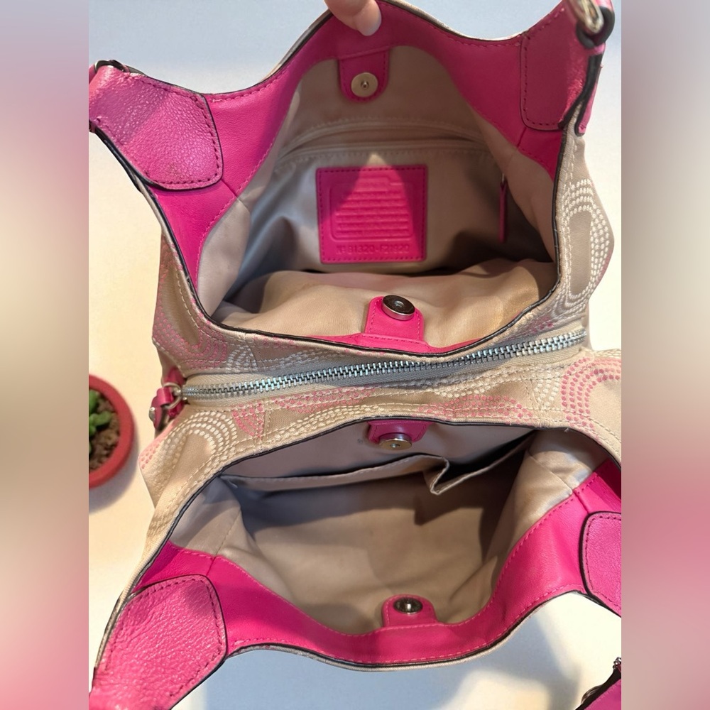 Coach F21920 Op Art Dotted Ashley Hobo Shoulder Bag Khaki Pink Branded Keychain - Picture 5 of 16